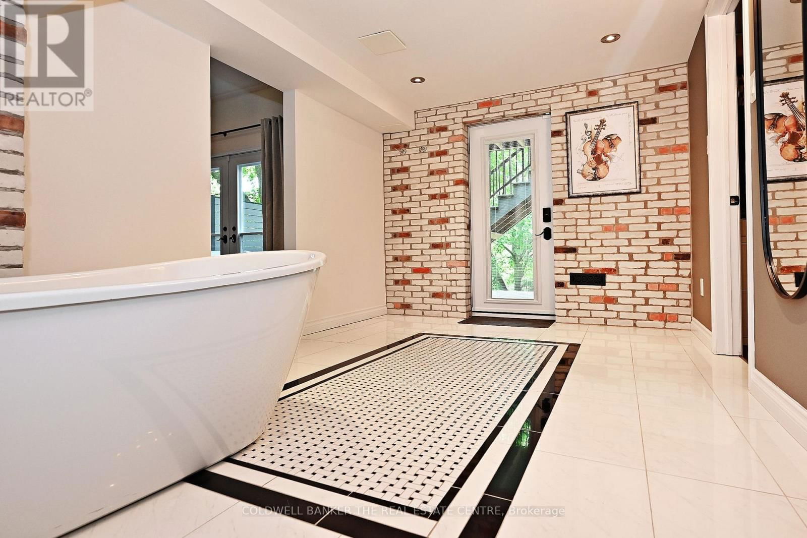 15 EARLS COURT Image 37
