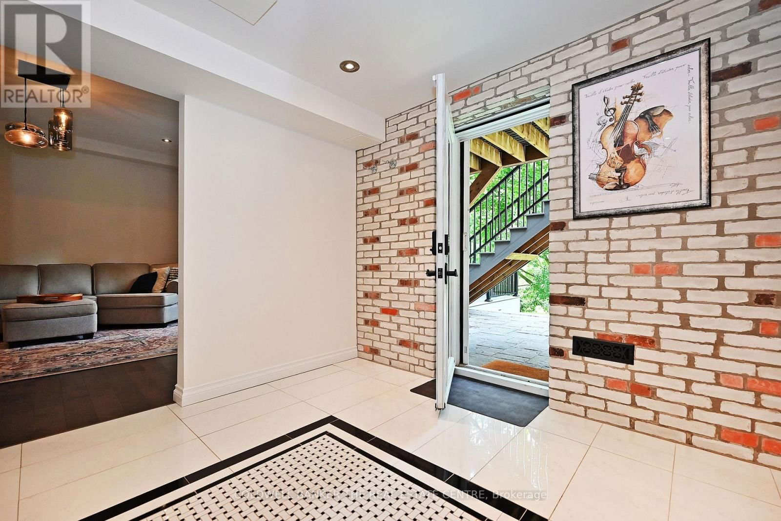 15 EARLS COURT Image 38