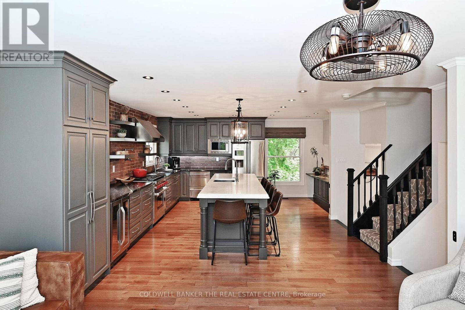 15 EARLS COURT Image 8