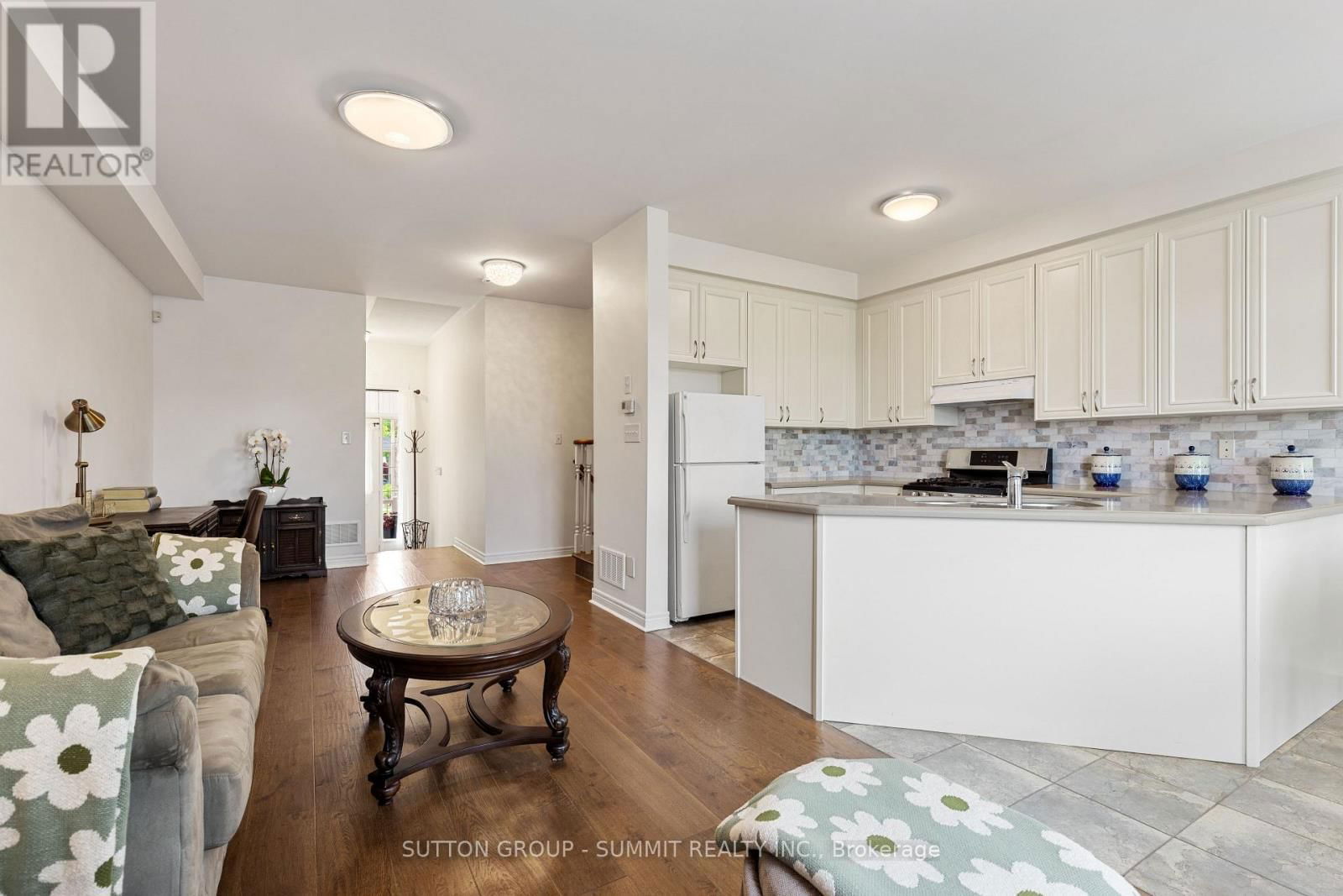 32 GOSNEL CIRCLE Image 10