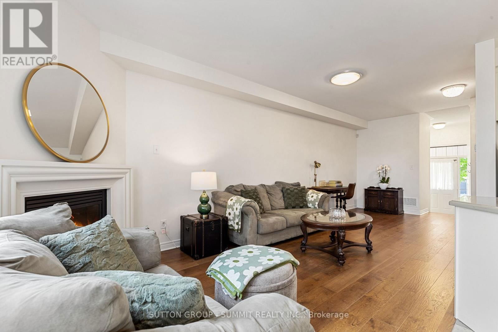 32 GOSNEL CIRCLE Image 11