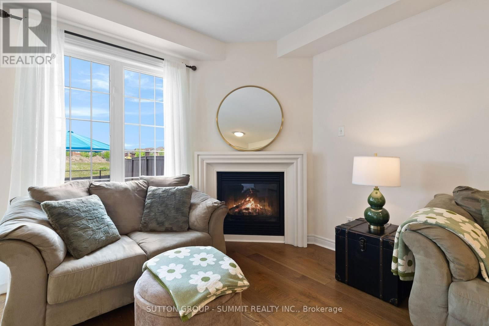 32 GOSNEL CIRCLE Image 12