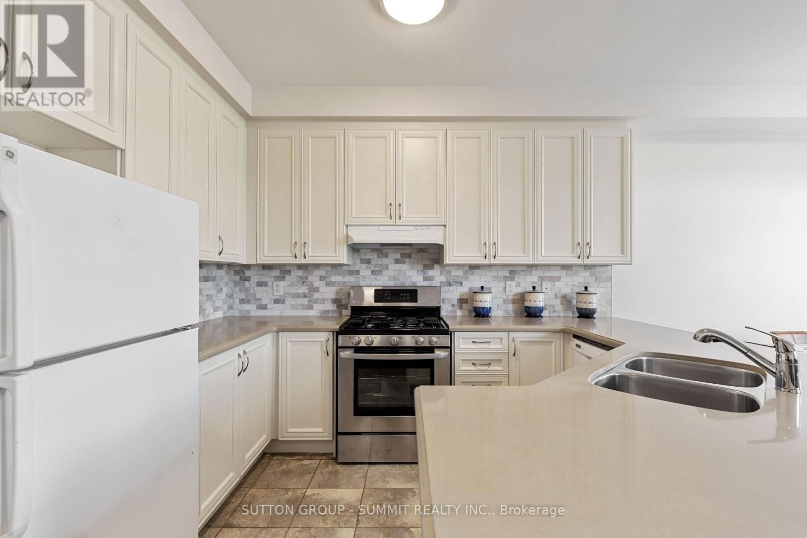 32 GOSNEL CIRCLE Image 13