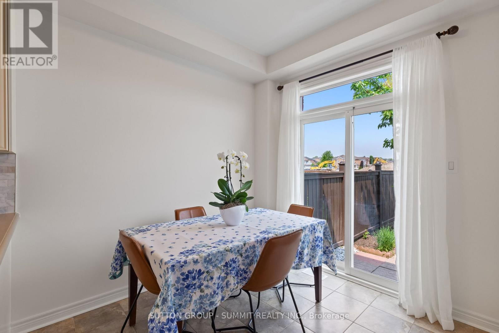 32 GOSNEL CIRCLE Image 16
