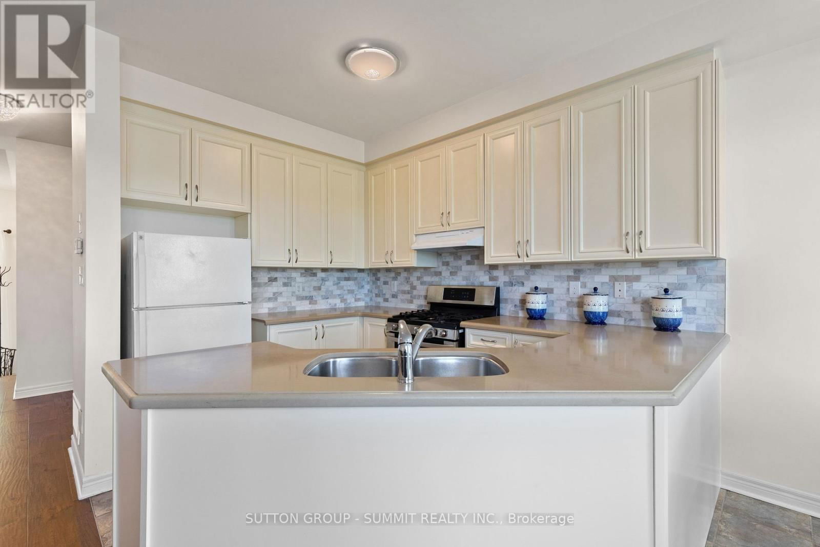 32 GOSNEL CIRCLE Image 17