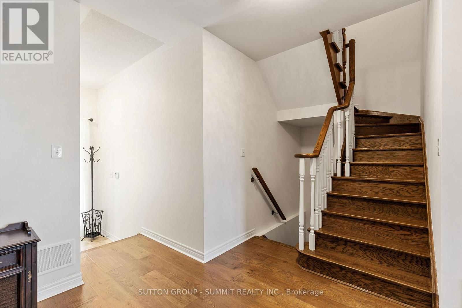 32 GOSNEL CIRCLE Image 18