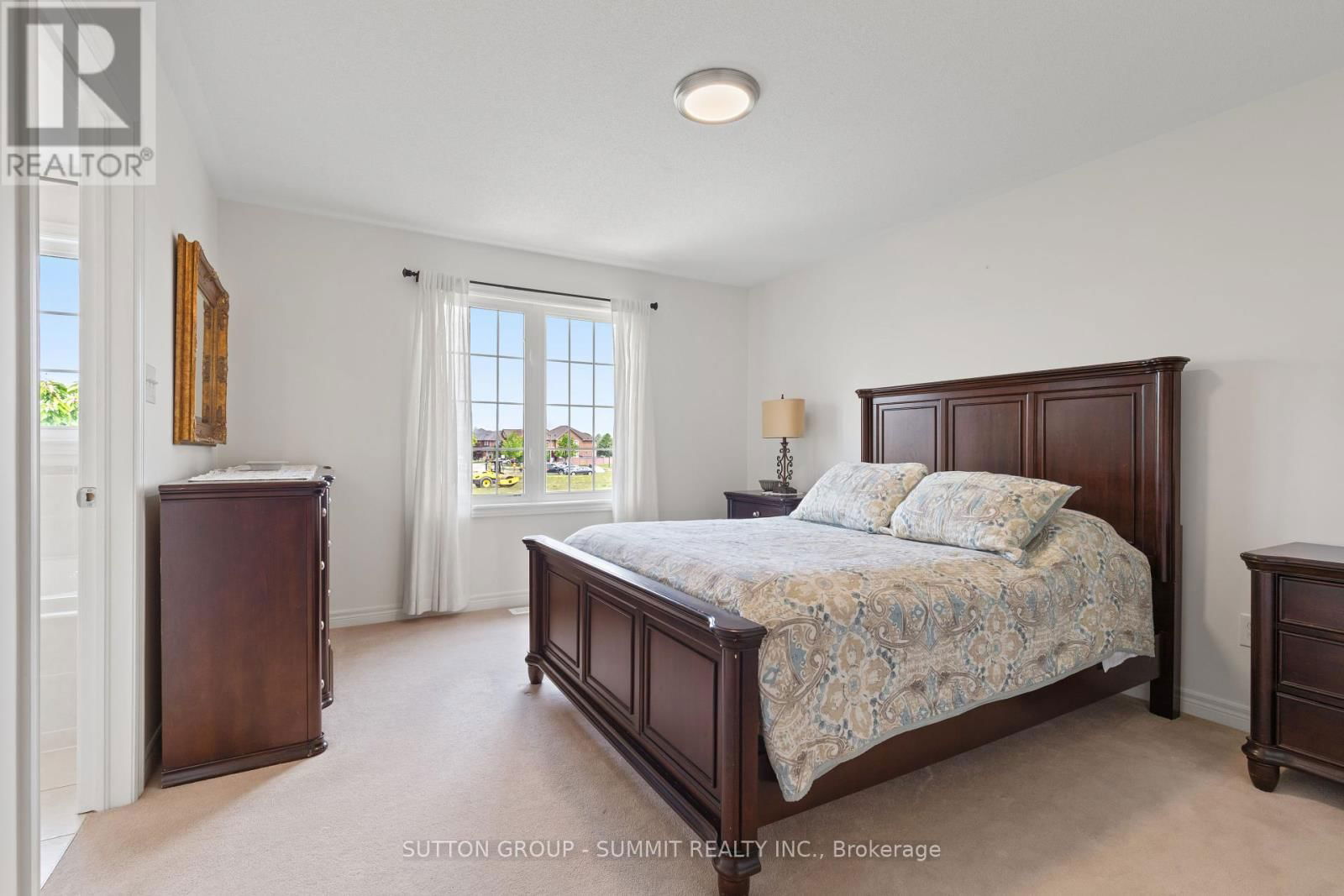 32 GOSNEL CIRCLE Image 21