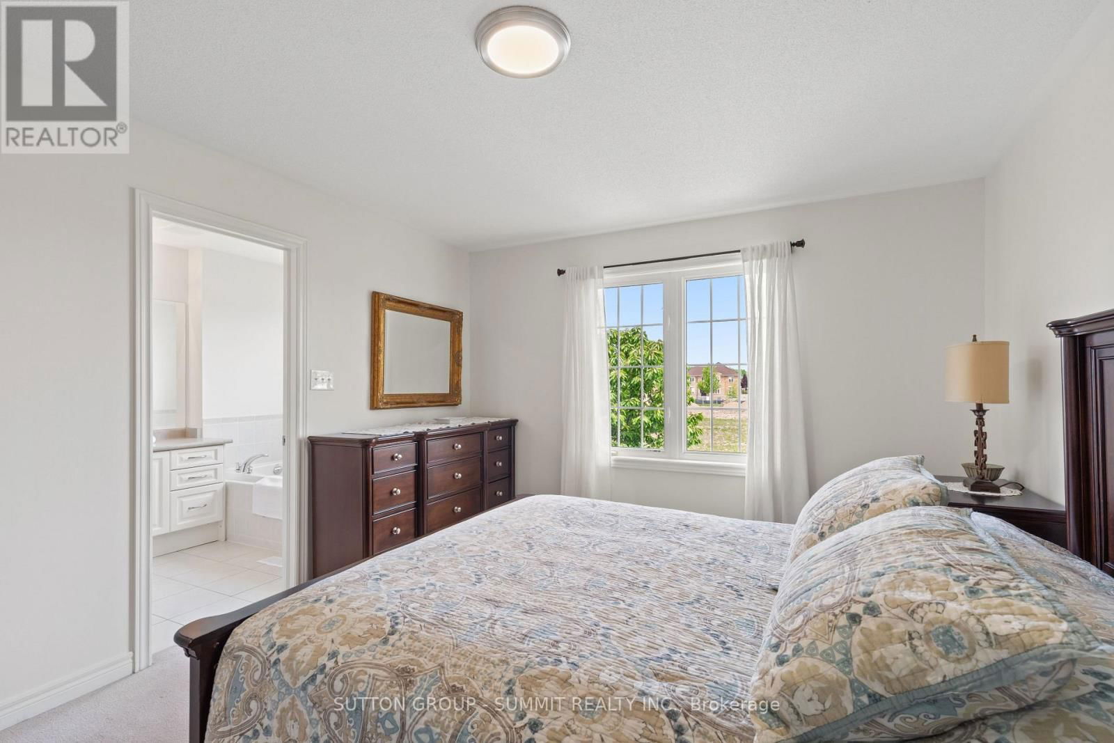 32 GOSNEL CIRCLE Image 23