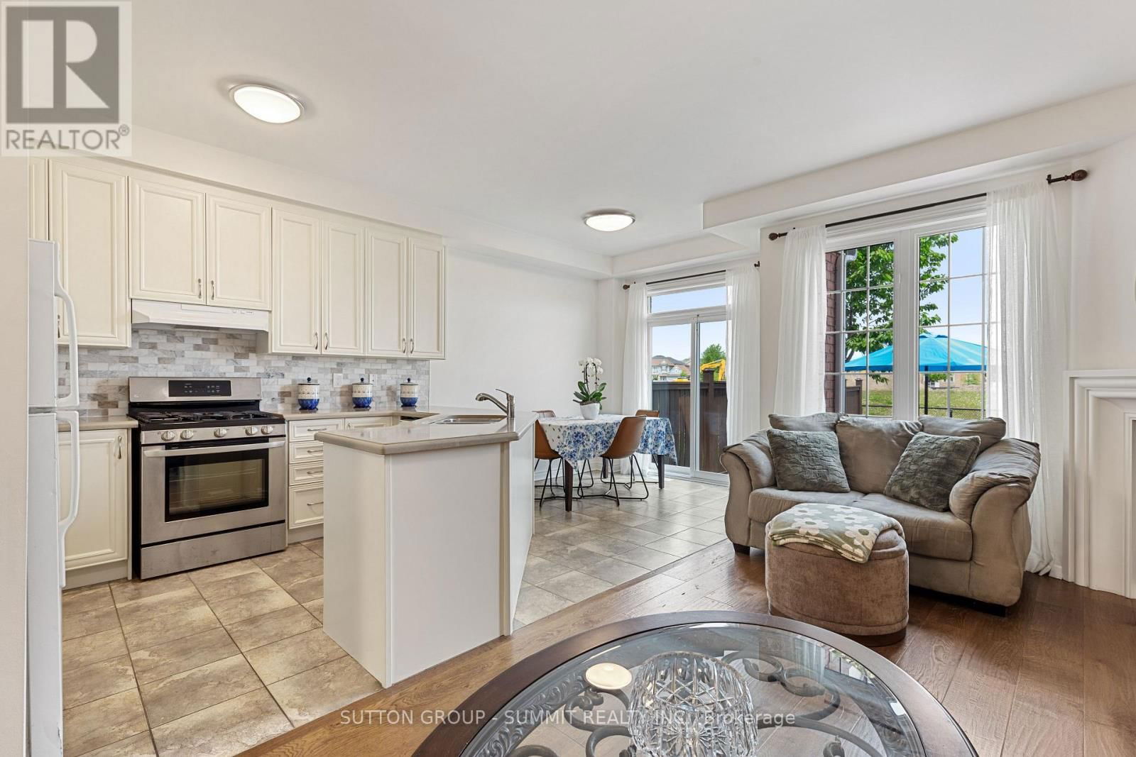 32 GOSNEL CIRCLE Image 9