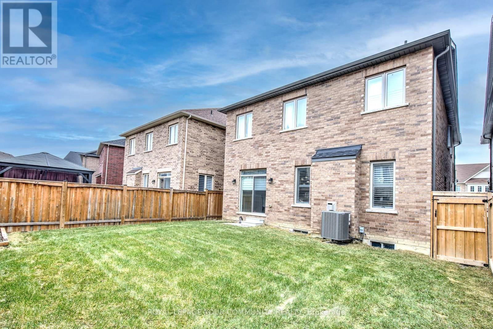 14 BEACONSFIELD DRIVE Image 36