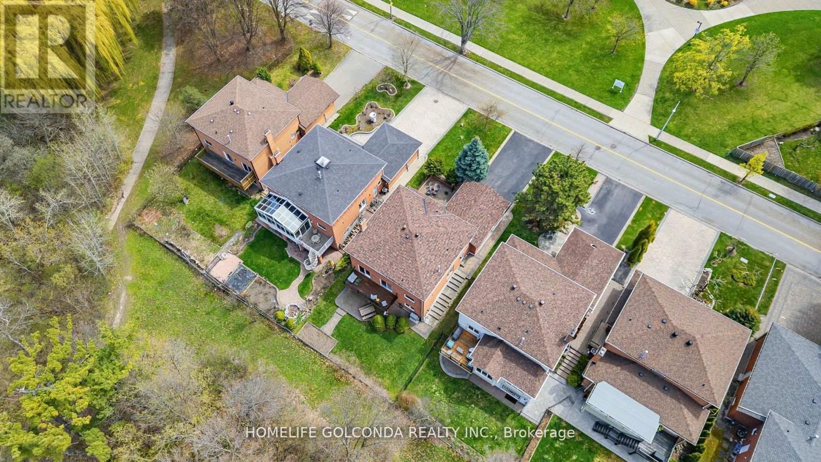 310 AIRDRIE DRIVE Image 2