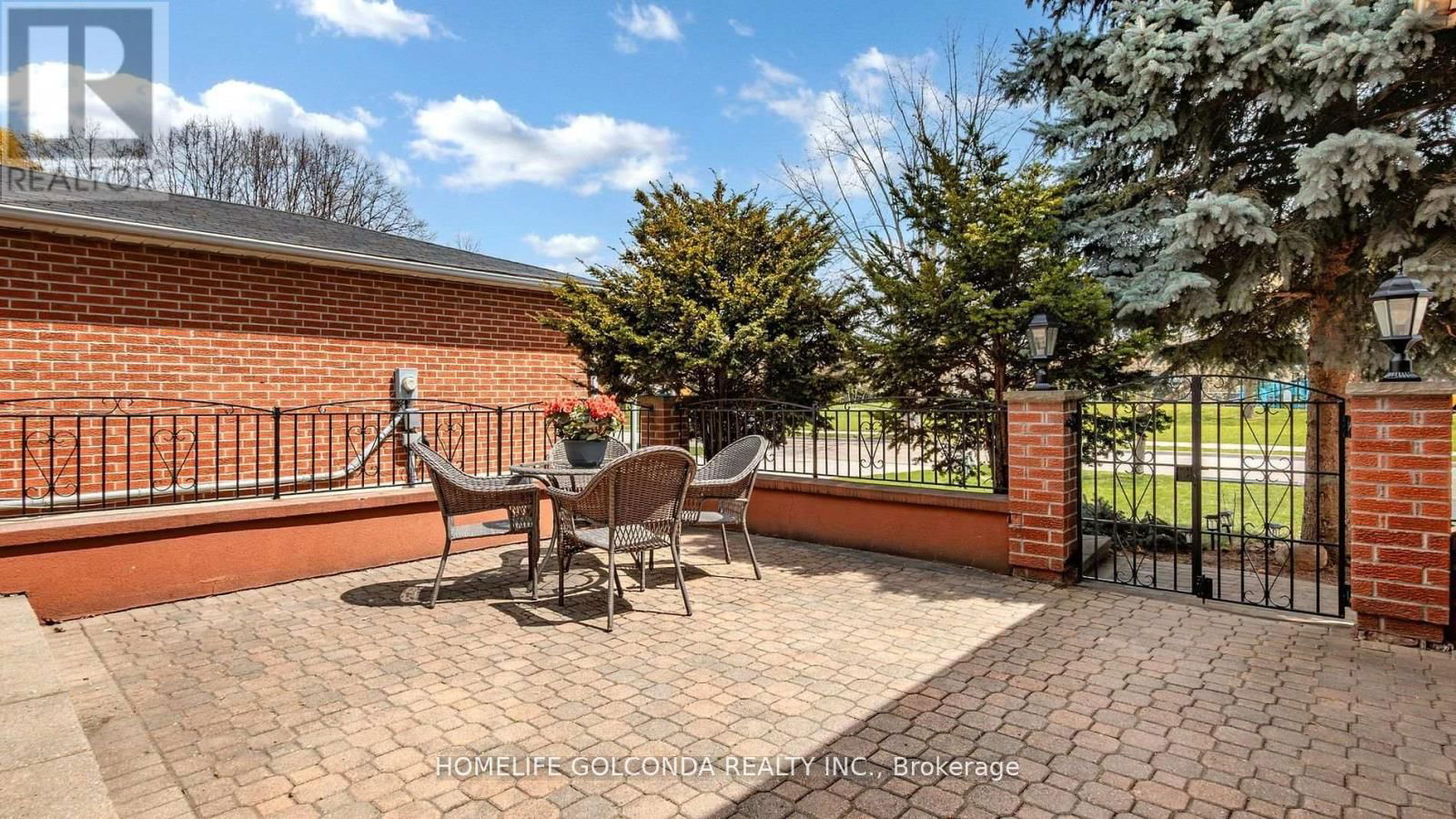 310 AIRDRIE DRIVE Image 3