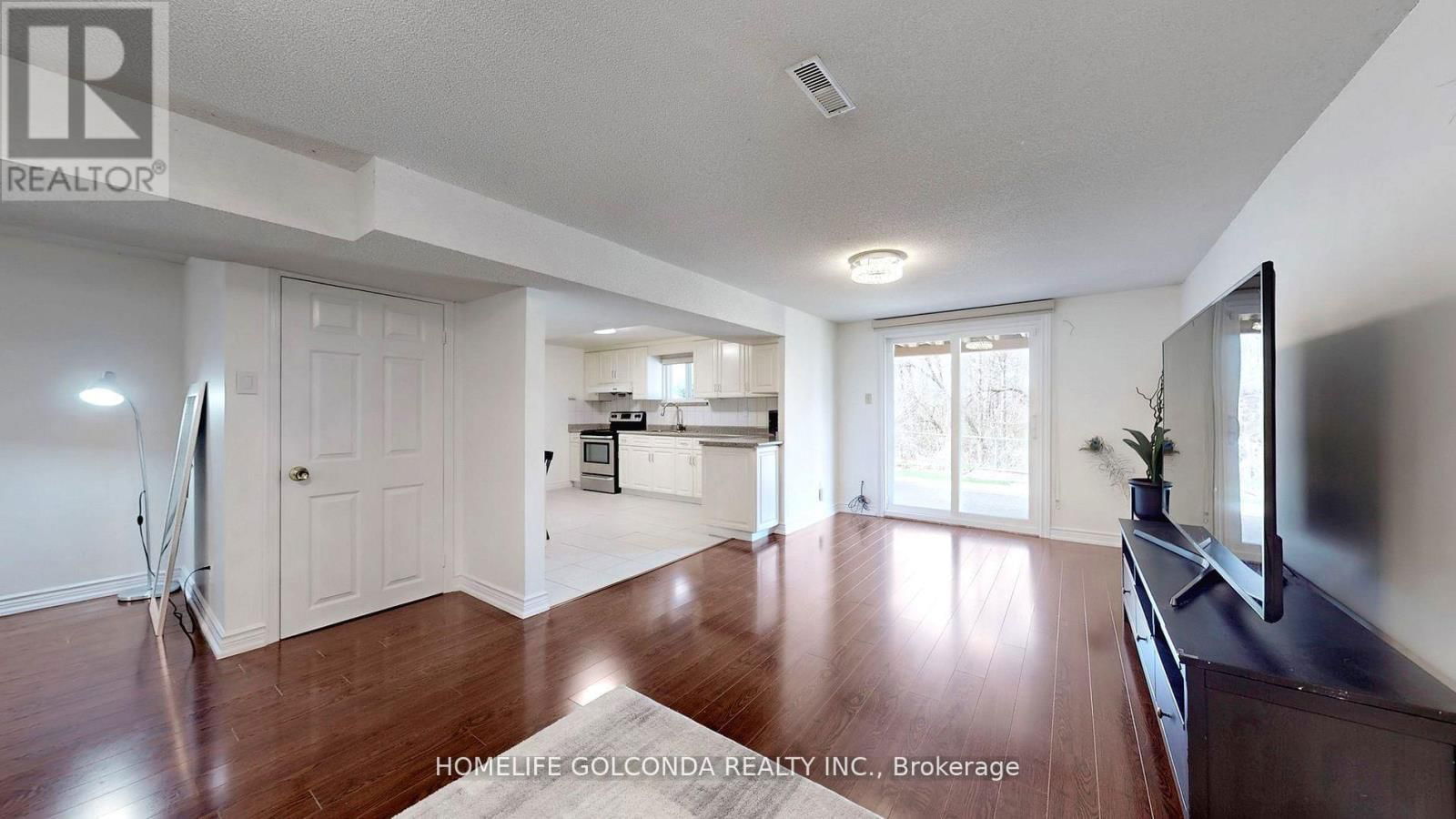 310 AIRDRIE DRIVE Image 39