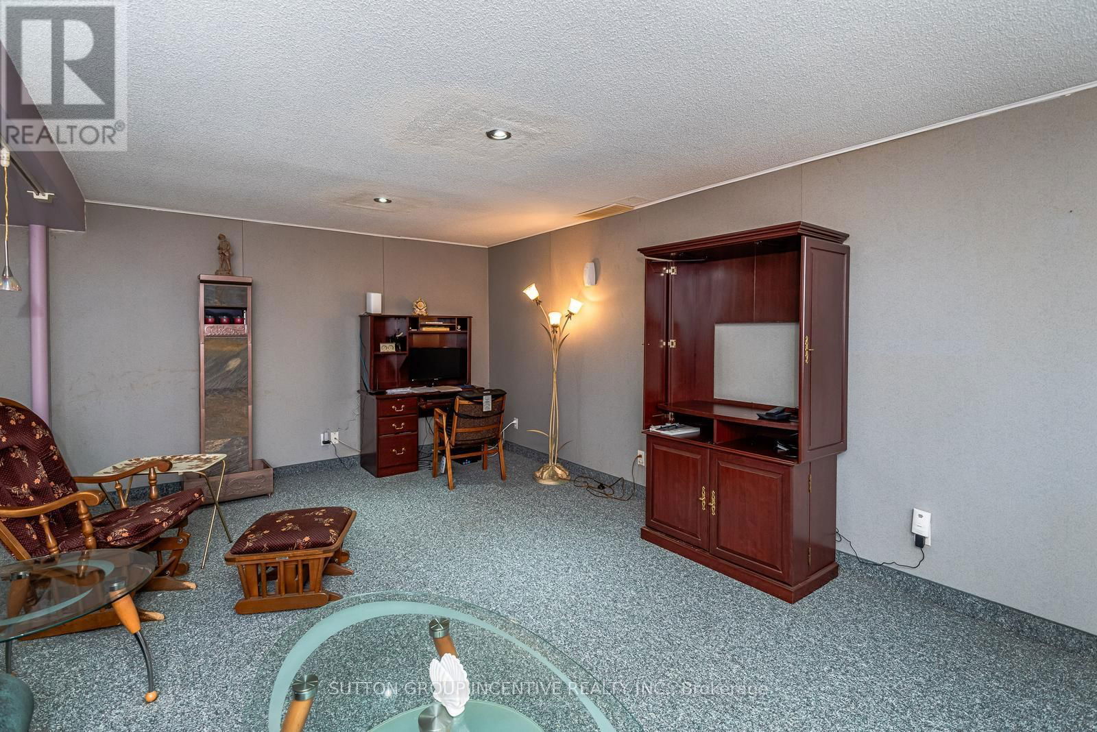 47 MILLS COURT Image 22