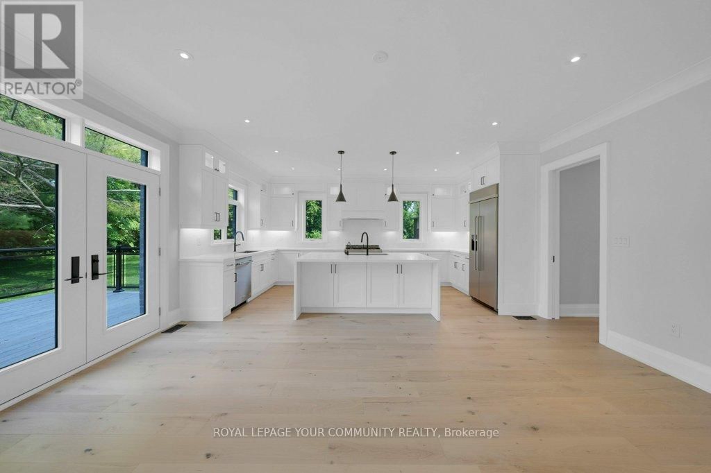 92 HOWARD ROAD Image 18