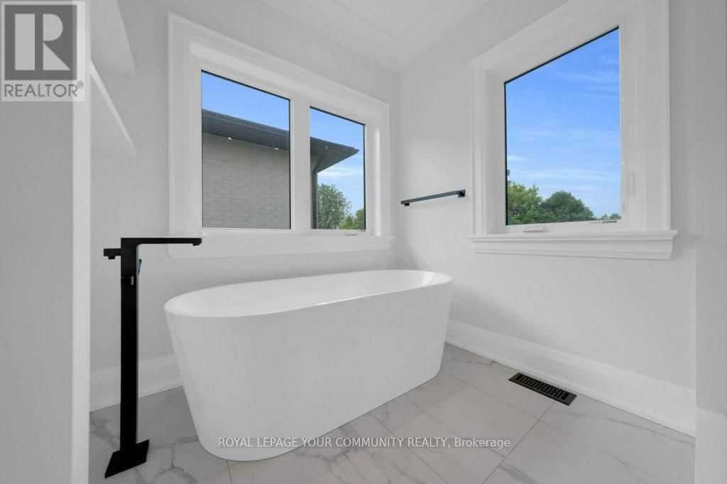 92 HOWARD ROAD Image 34