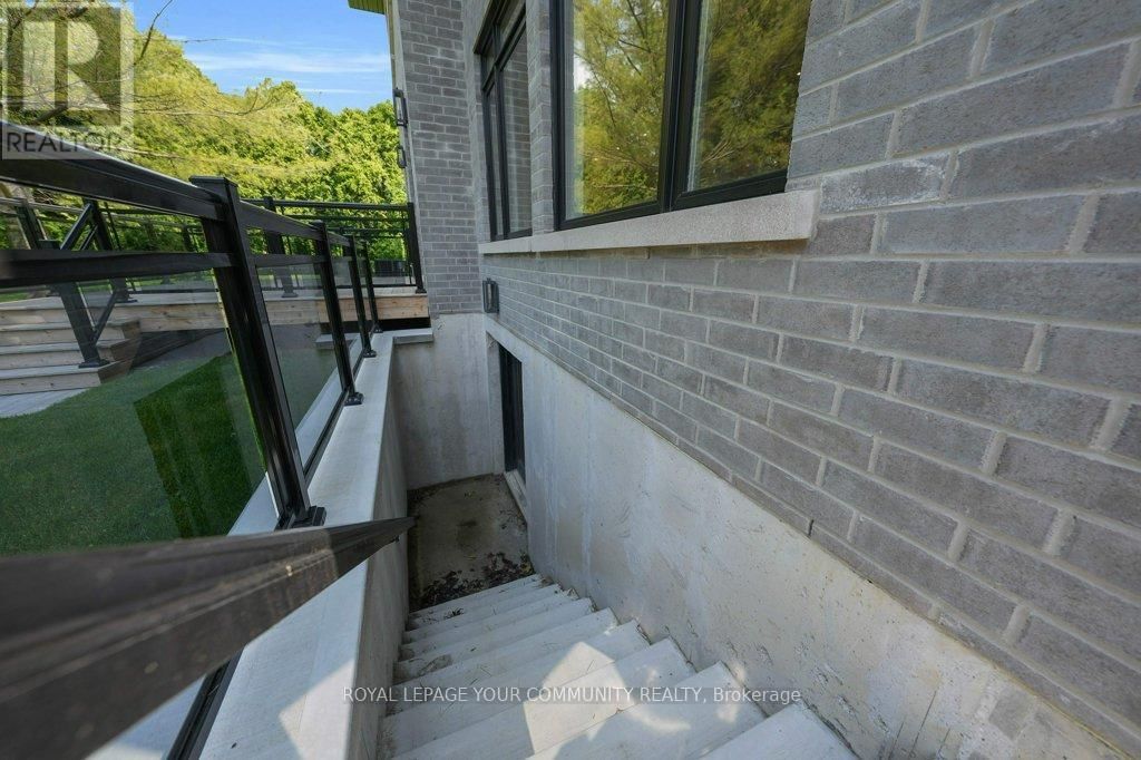 92 HOWARD ROAD Image 50
