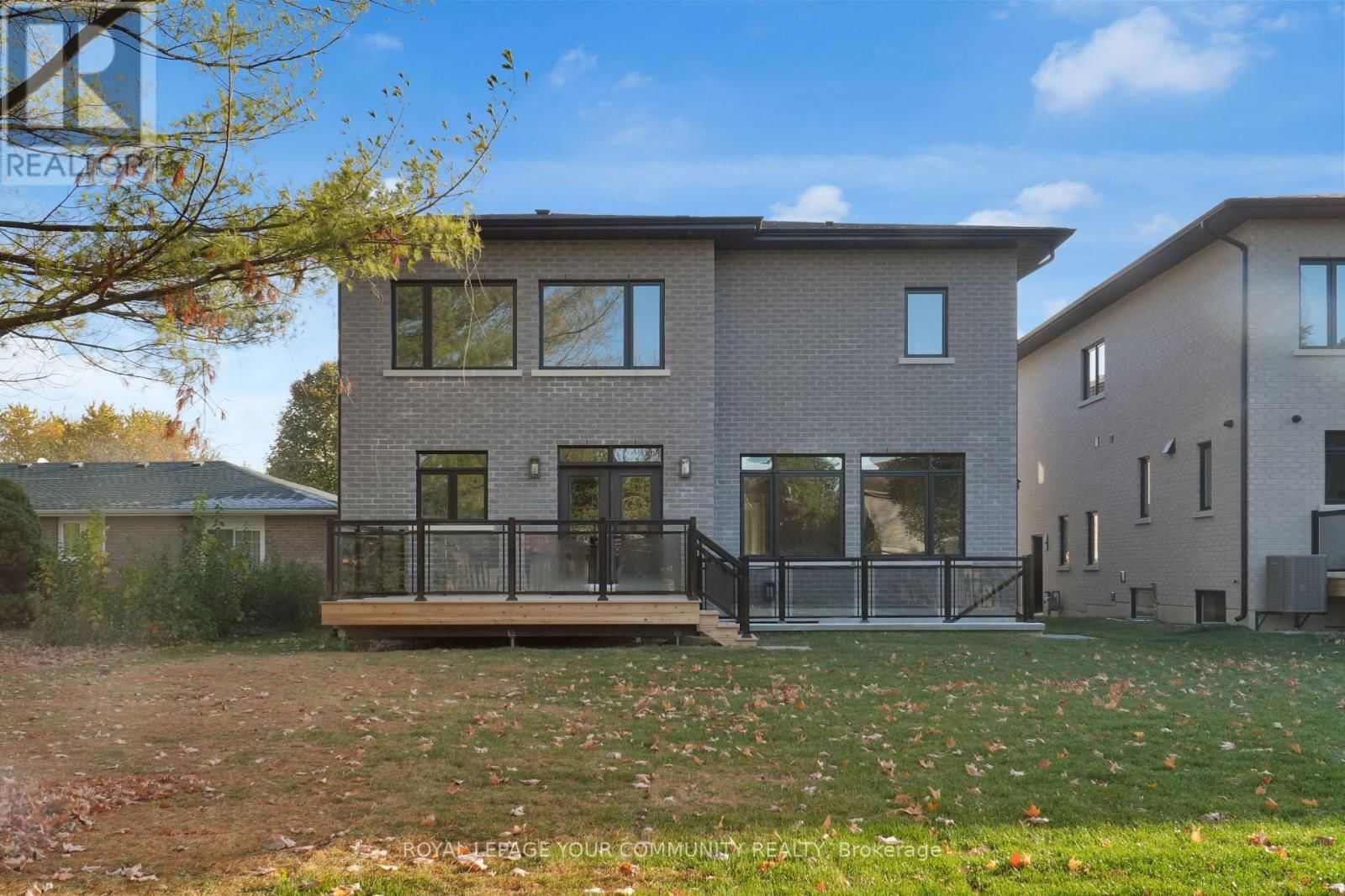 92 HOWARD ROAD Image 6