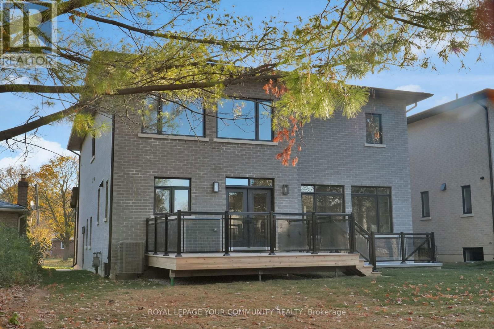 92 HOWARD ROAD Image 7