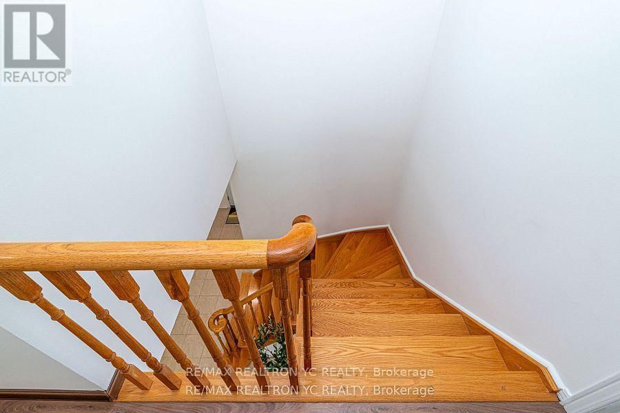 19 BRECKONWOOD CRESCENT Image 20
