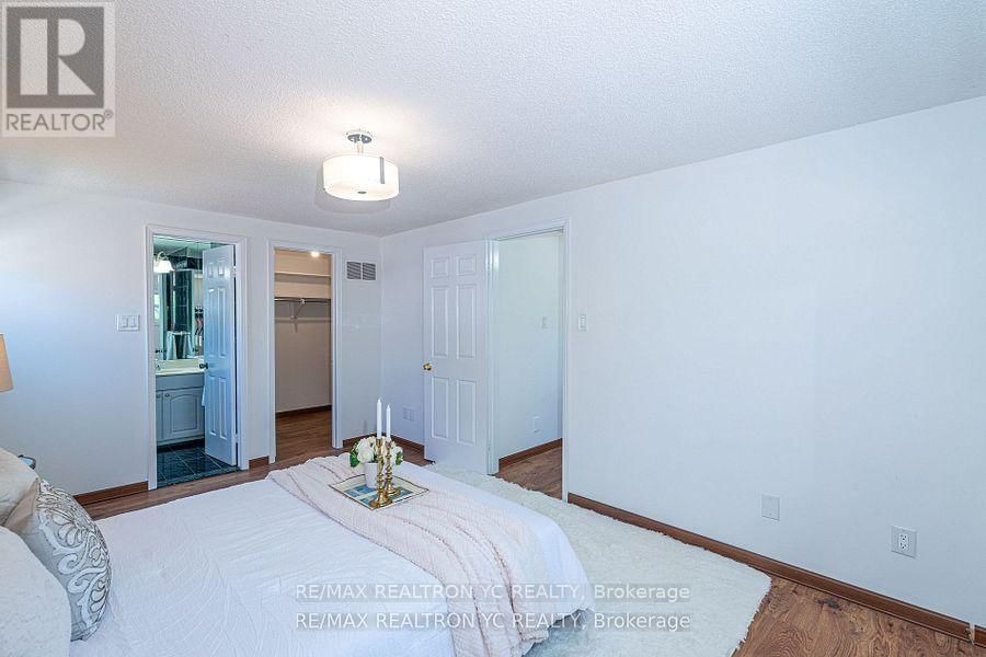 19 BRECKONWOOD CRESCENT Image 23