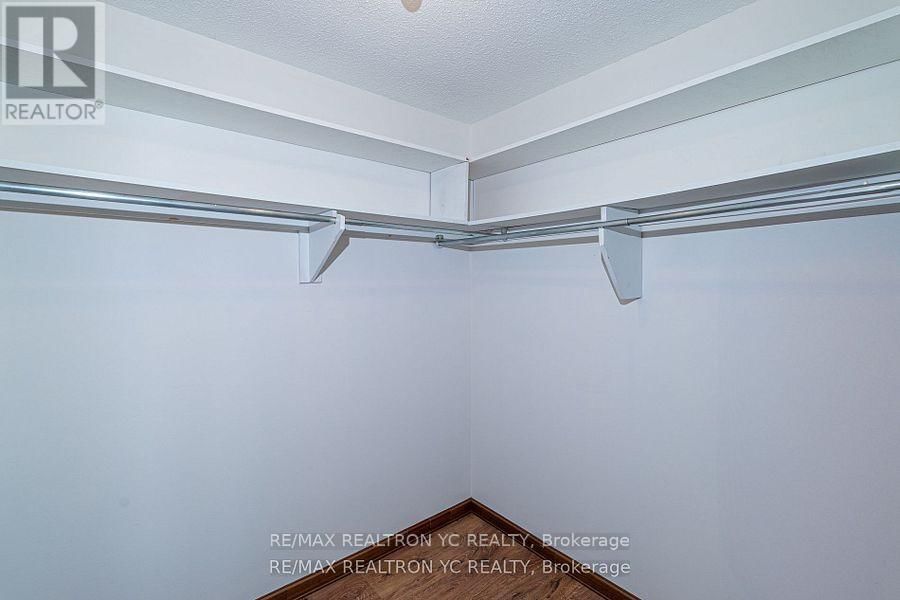 19 BRECKONWOOD CRESCENT Image 25