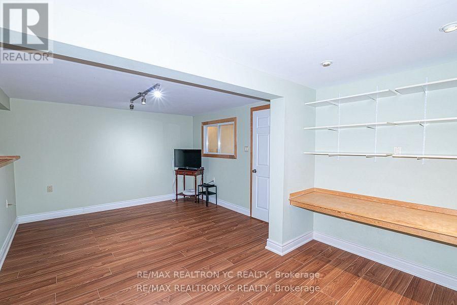 19 BRECKONWOOD CRESCENT Image 37