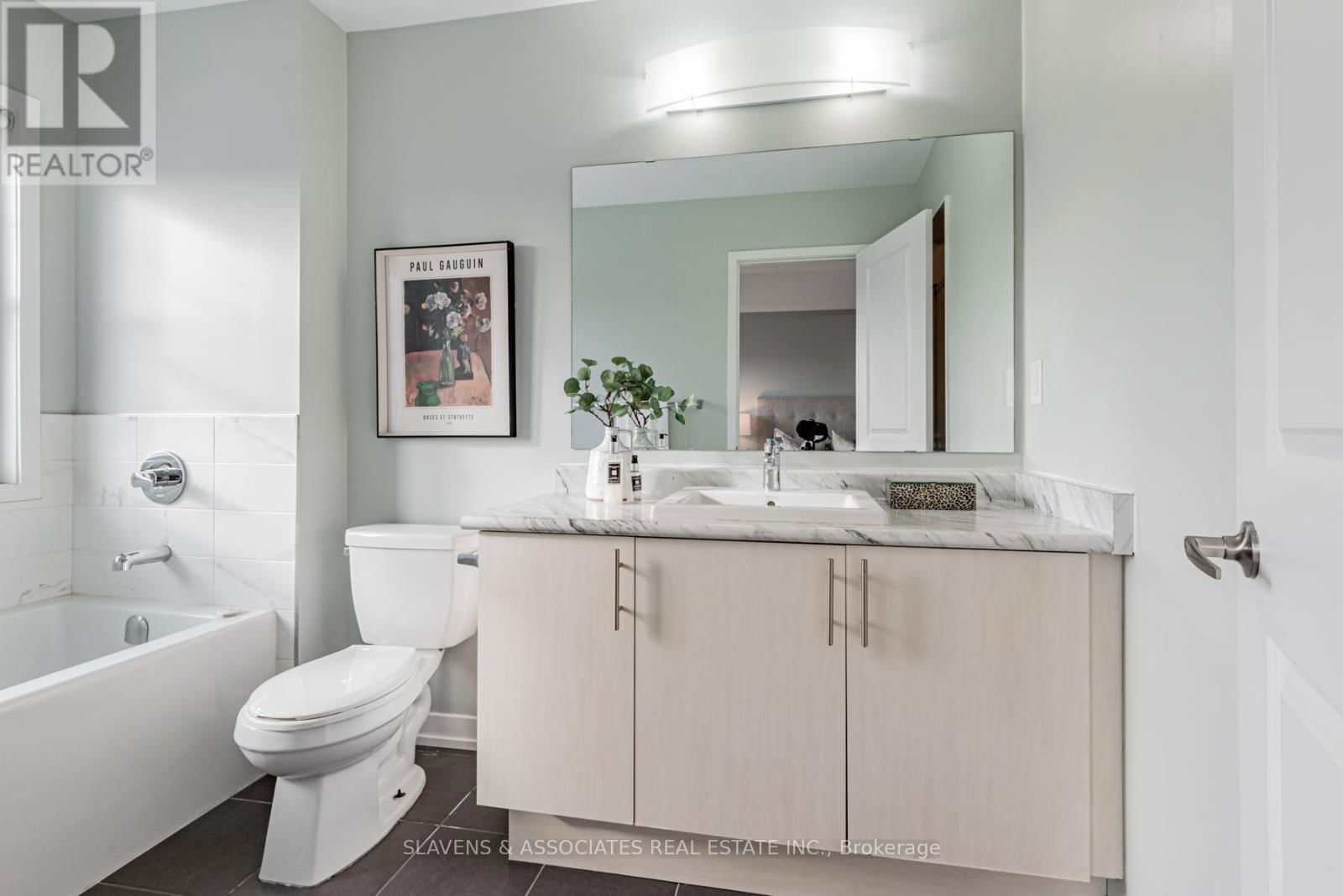 10610 BATHURST STREET Image 10
