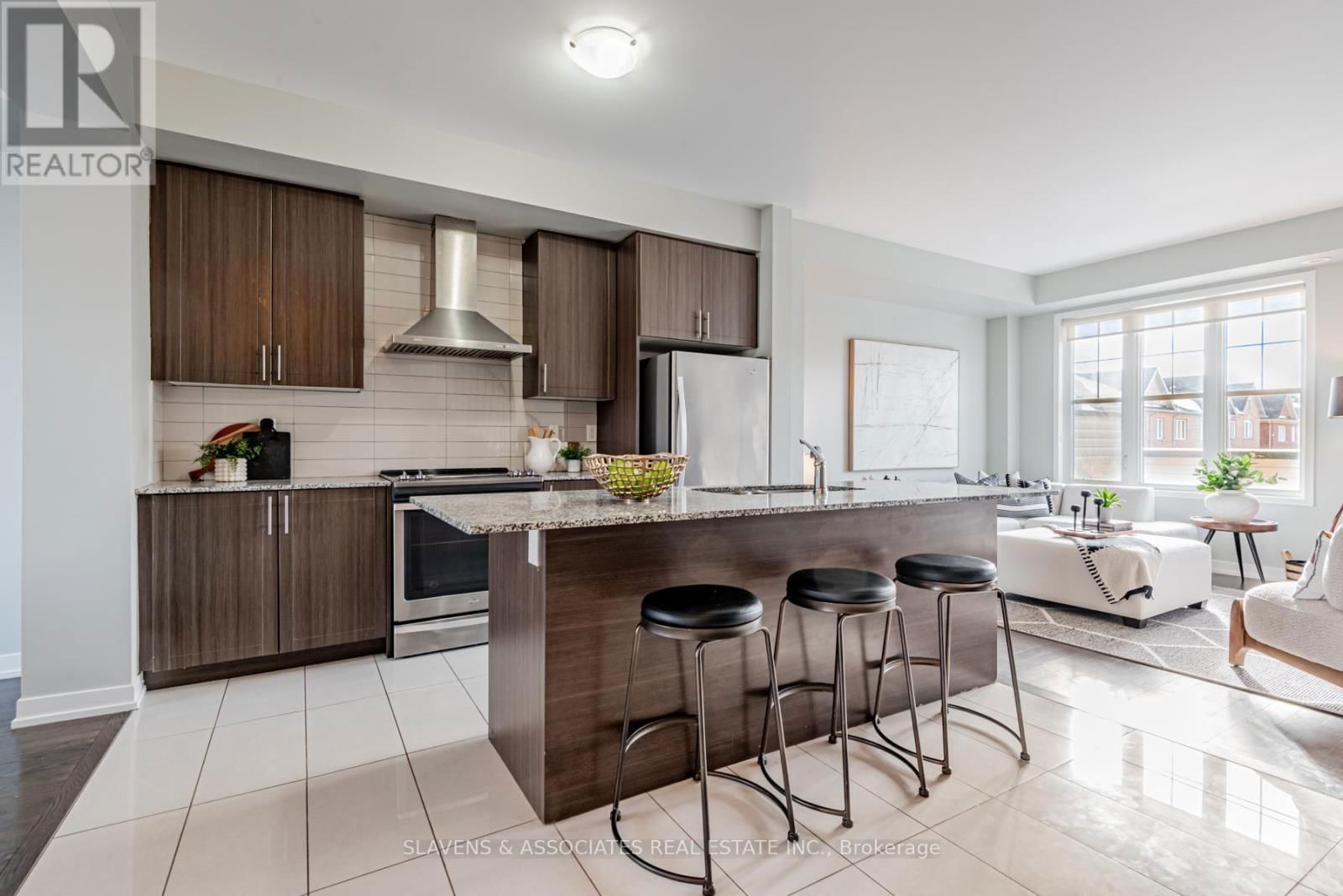 10610 BATHURST STREET Image 2