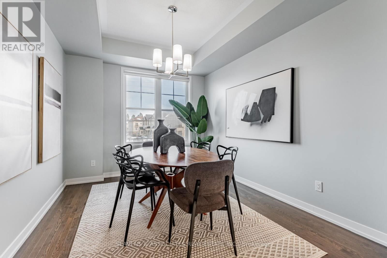 10610 BATHURST STREET Image 4
