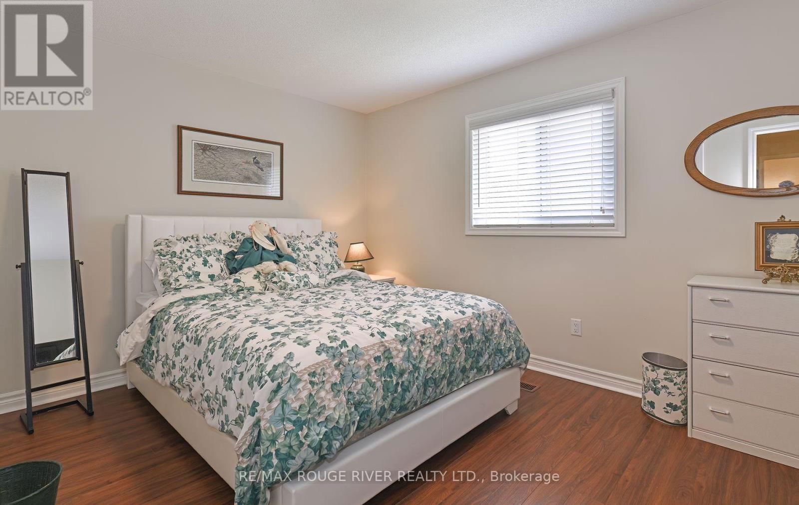 48 ENZO CRESCENT Image 16