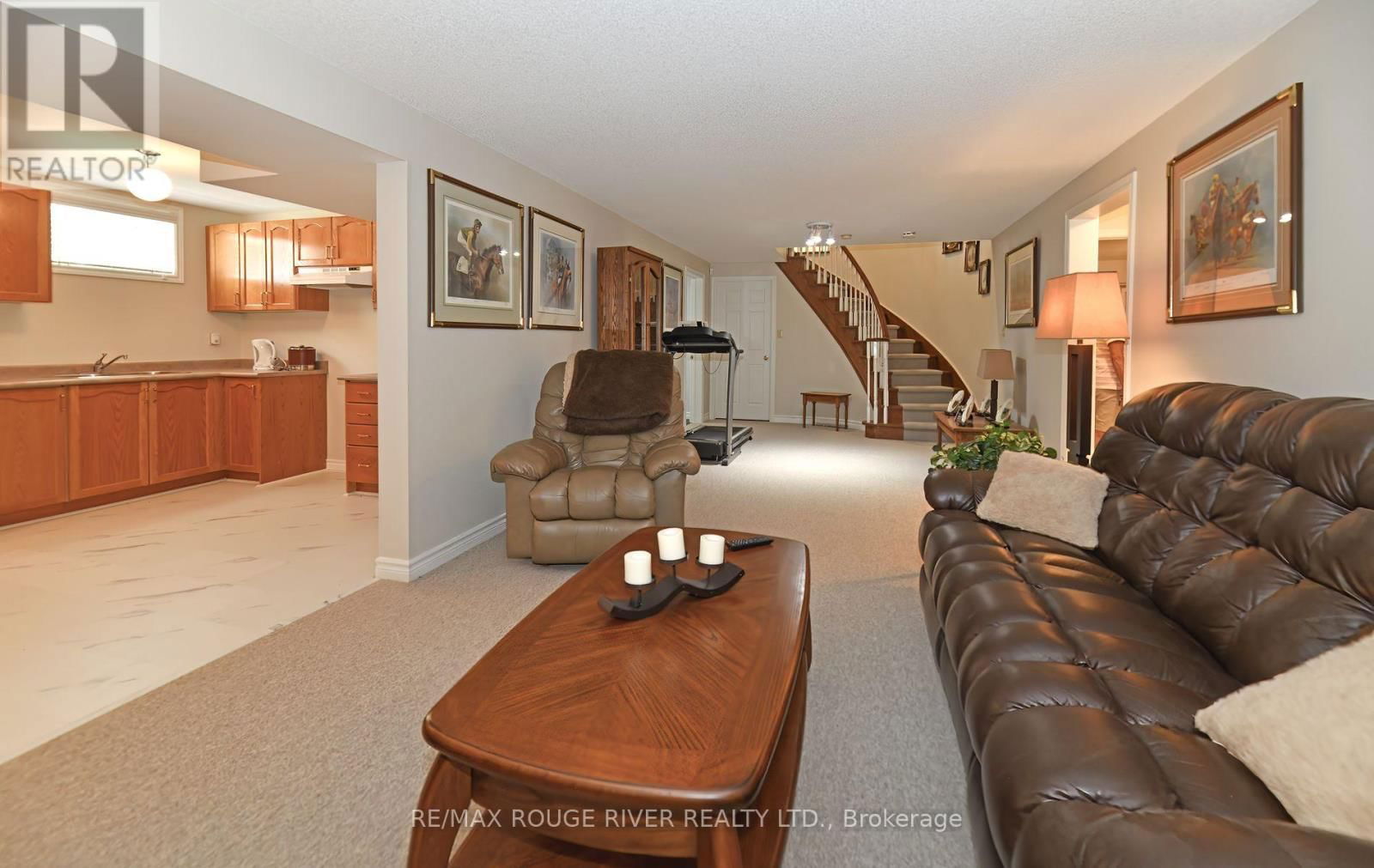 48 ENZO CRESCENT Image 20