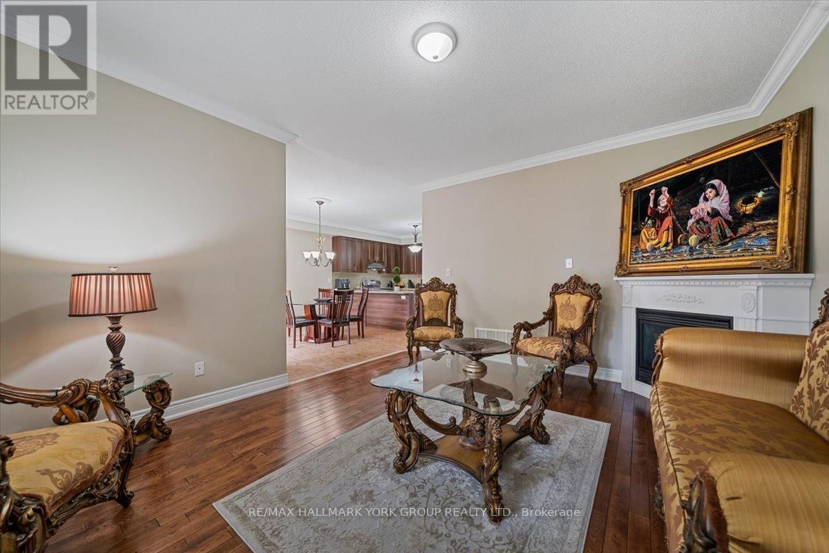 95 CHELSEA CRESCENT Image 13