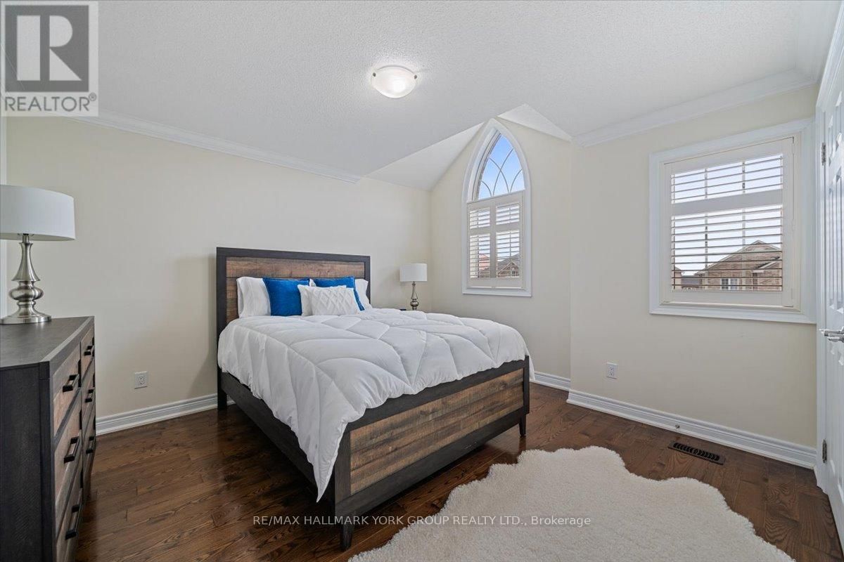95 CHELSEA CRESCENT Image 17