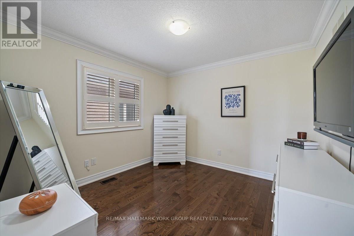 95 CHELSEA CRESCENT Image 21