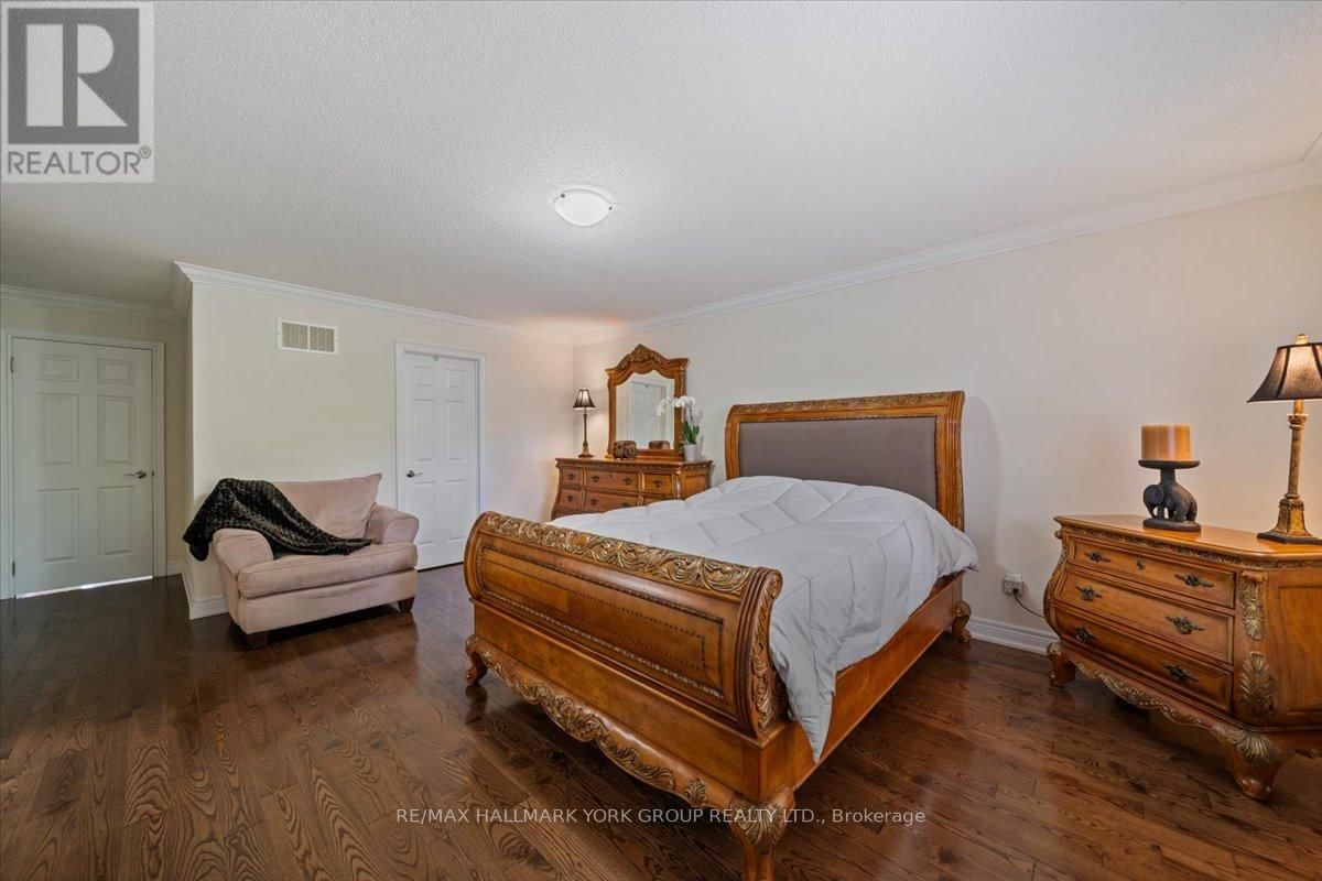 95 CHELSEA CRESCENT Image 23