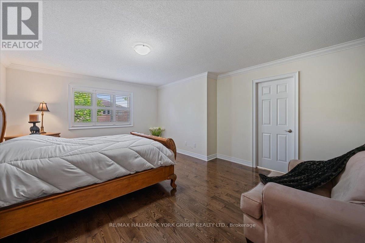 95 CHELSEA CRESCENT Image 24