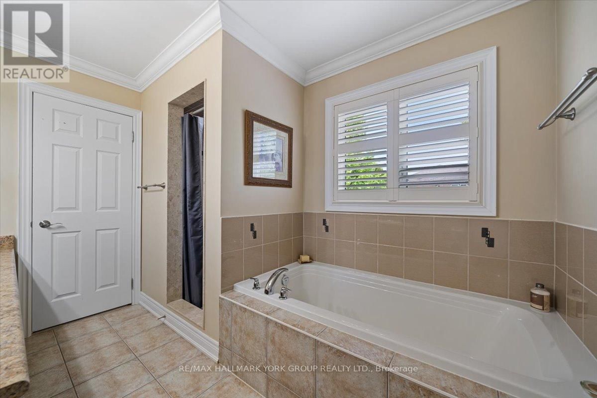95 CHELSEA CRESCENT Image 25