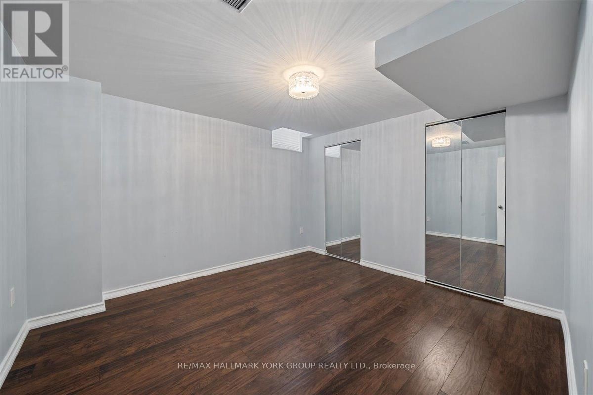 95 CHELSEA CRESCENT Image 30