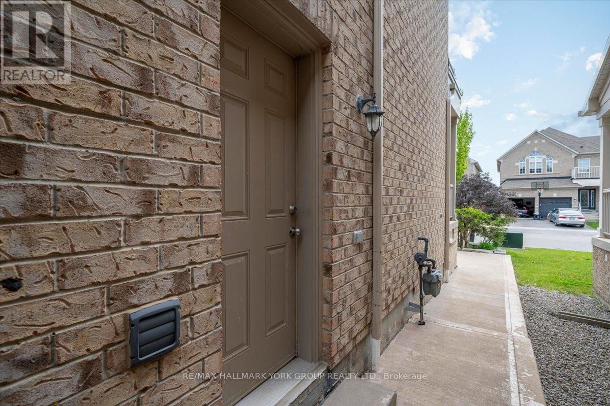 95 CHELSEA CRESCENT Image 32