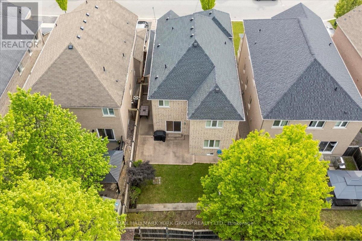 95 CHELSEA CRESCENT Image 33