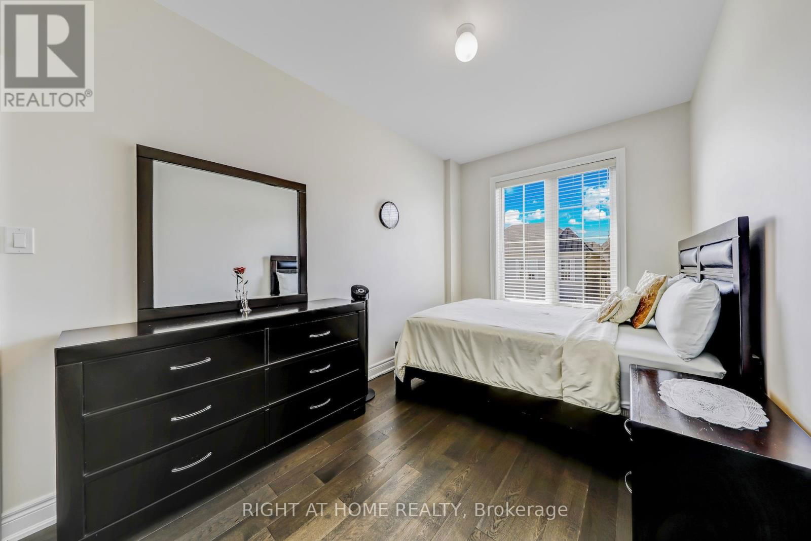 16 LASALLE LANE Image 39