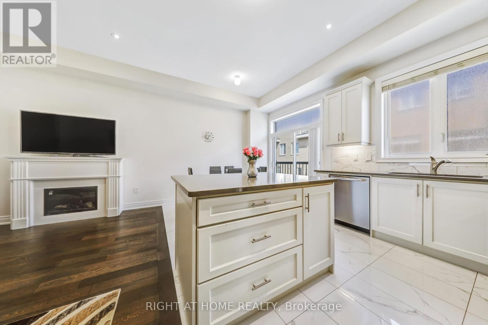 16 LASALLE LANE Image 9