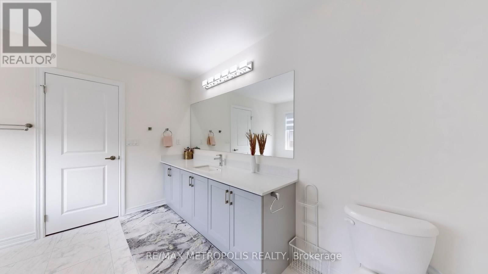 1315 DAVIS LOOP Image 36