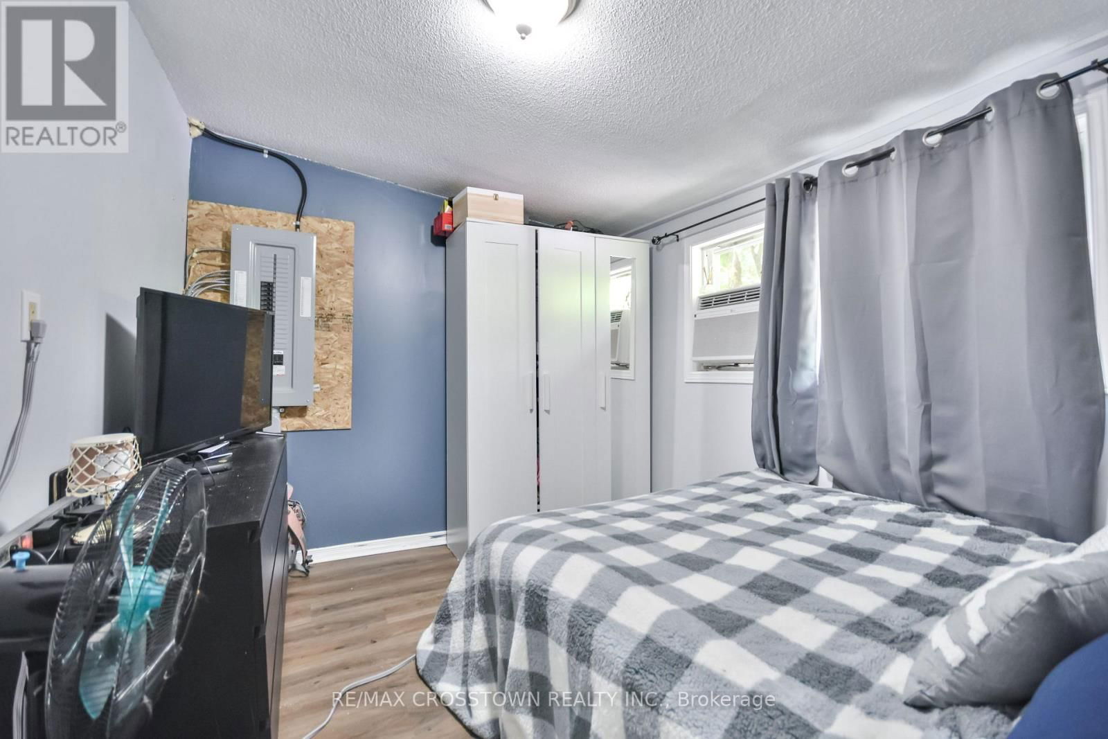 97 ELM STREET Image 18