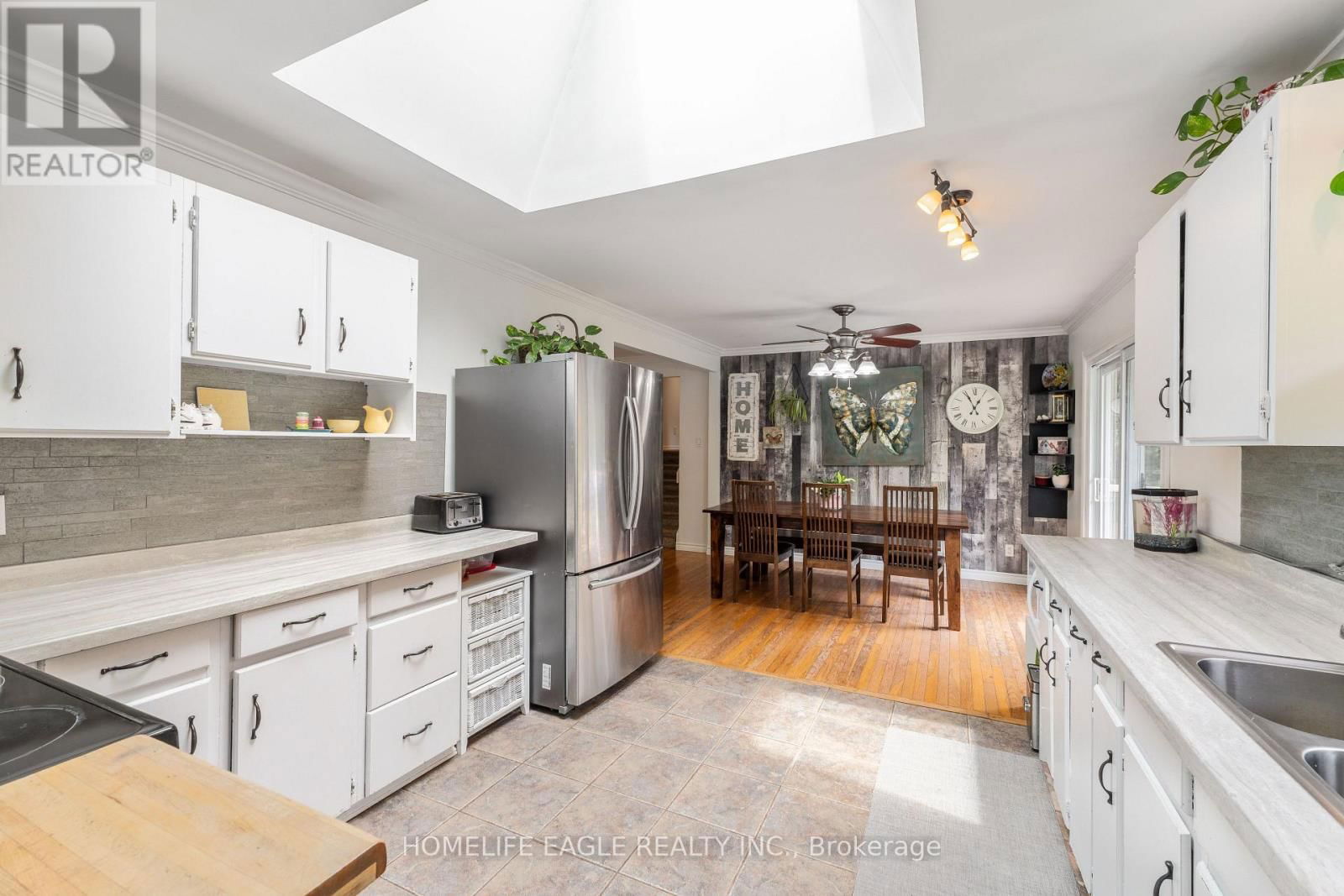 19341 BATHURST STREET Image 12
