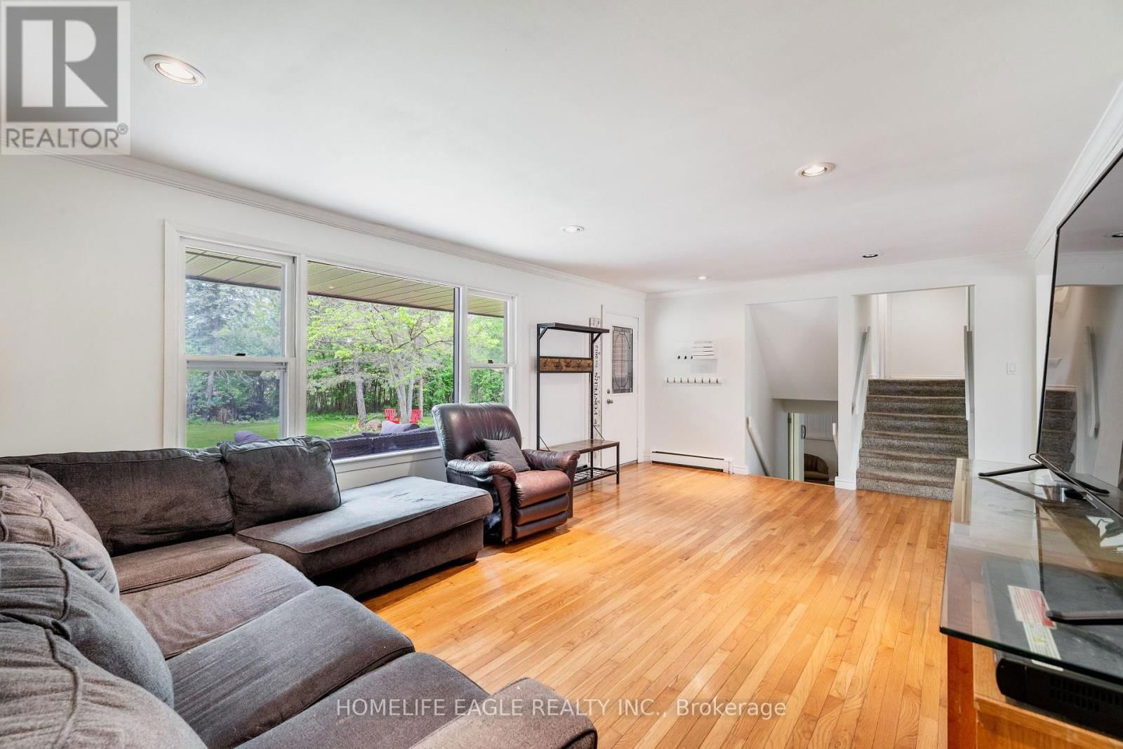 19341 BATHURST STREET Image 6