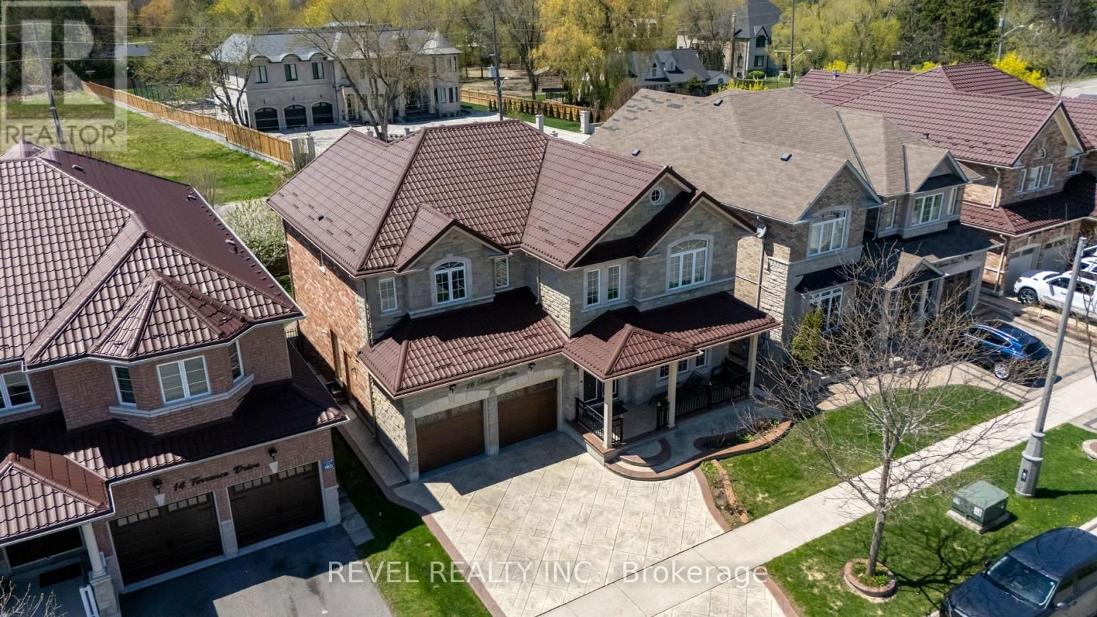 16 TERRANCE DRIVE Image 3