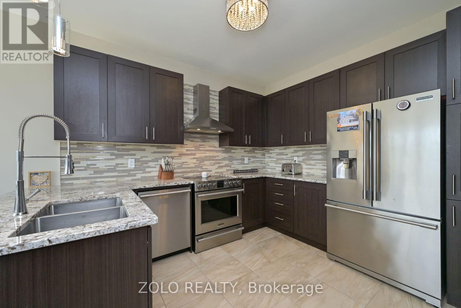 69 WALKER BOULEVARD Image 12