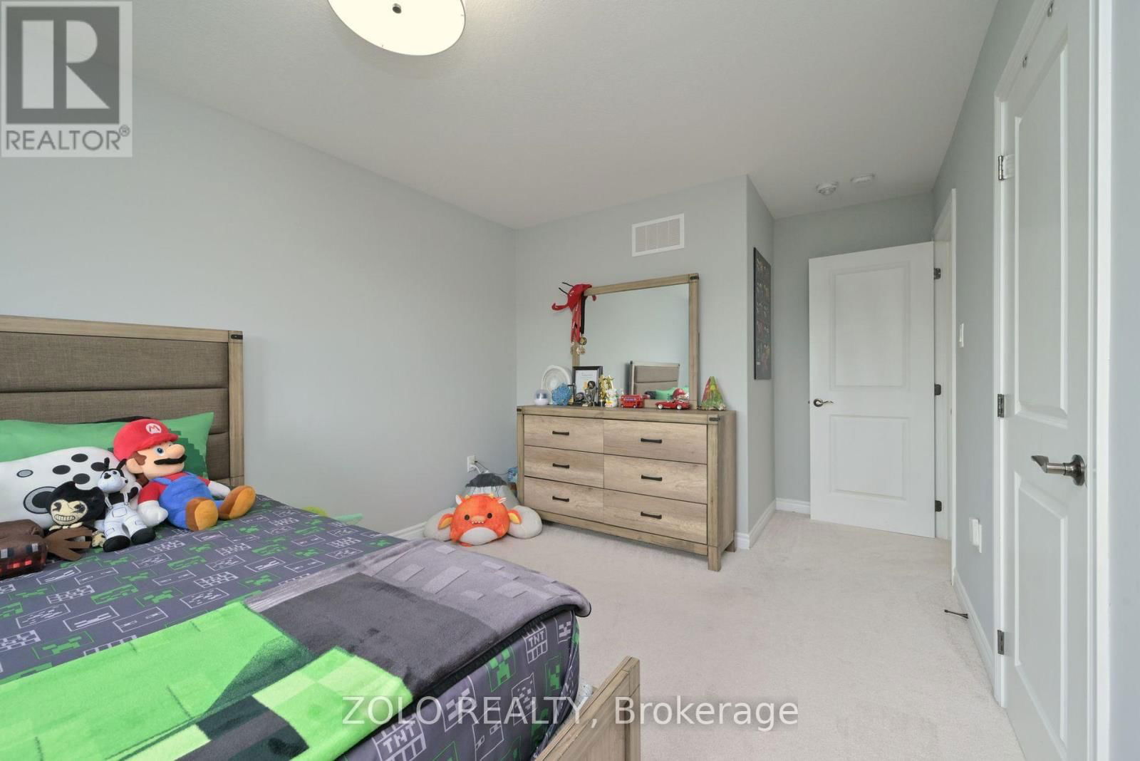69 WALKER BOULEVARD Image 26